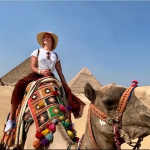 Meet your Posher, Laura